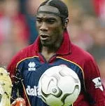 J.D Job contre Okocha en finale de la FA Carling Cup.