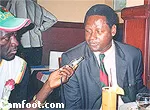 Abéga Théophile se transforme en boxeur… Essomba Eyenga en sort bléssé au tibia