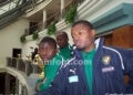 Ateba, Mokaké et Vital Mevengue au hall de l'hôtel