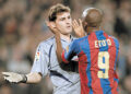 Eto'o (Barça) facing Real goalkeeper Casillas