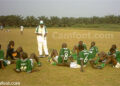 L'entraîneur Gérard Mbimi et ses poulains, dans la verdure de Nkapa