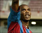Eto’o élu meilleur joueur africain 2004 par Al Mountakhab