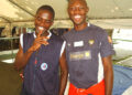 Pierre Semé (tout sourire) avec un fan de Libreville
