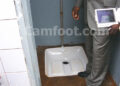 Le SG du minsep visite et teste les toilettes du "Shaba"