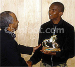 Eto&rsquo;o a reçu son « Lion d&rsquo;or » samedi dernier à Barcelone