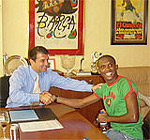 Eto&rsquo;o au Barça jusqu&rsquo;en 2010