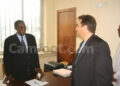 Le DG de la Fecafoot et Joseph Yankeu rep. de Télé Canal 2 à Yaoundé