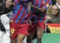 Ronaldinho vient de fabriquer le 3è but du Barça.