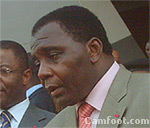 Le Ministre des Sports proteste … et Camfoot replique
