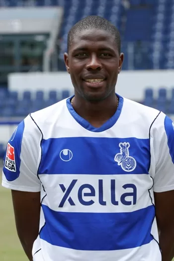 Idrissou veut marquer 25 buts cette saison.