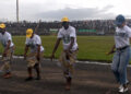 Groupe de danse de Douala avant le match