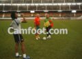 Rigo et les coachs bataves à l'entraînement le mois dernier à Yaoundé