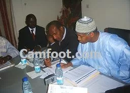 Le président de la fédération en compagnie de son premier vice-président et Jean Lambert Nang