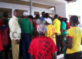 Les supporters camerounais à Pointe-Noire attendant la sortie des joueurs
