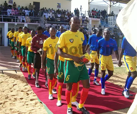 Entrée des deux équipes au stade de N'Djamena