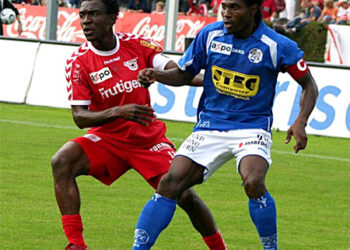 Deumi (en rouge) du FC Thun et Tchouga de Luzerne