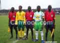 Oketola (Kwara Utd) et Ngayaou (Union) entourés du trio arbitral sénégalais