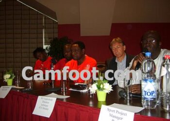 Pendant la conférence de Presse