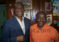 Joseph Antoine Bell pose le président Pascal Atangana (Semences Olympiques)