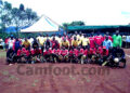 Photo de famille entre Bandja Fc en rouge et les anciennes gloires en jaune