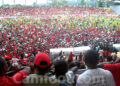 Une foule hilare envahi l'aire de jeu à Malabo; le Lion est dompté!