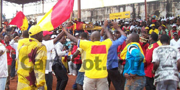 Les supporters de l'Unisport en liesse au coup de siflet final