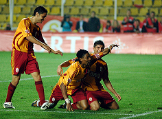 Song célèbre son premier but de la saison