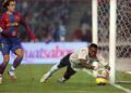 Kameni en action contre le Barca