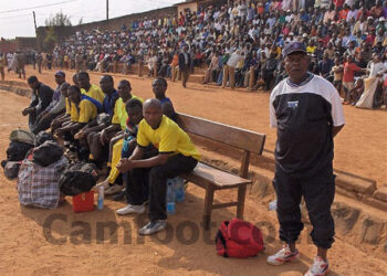 Wamba Petit Michel dirige le banc de touche de l'Aigle