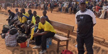 Wamba Petit Michel dirige le banc de touche de l'Aigle