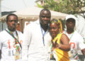 fan-d_orange-avec-Basile-Boli.jpg