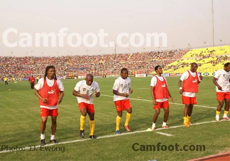 À l'échauffement avant le match (CMR-EGT)