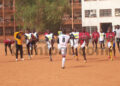 Echauffement sur le terrain du Lycée Général Leclerc de Yaoundé