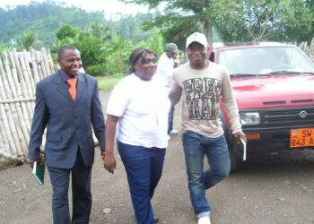 Mokake (Sedan) arrive