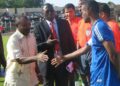 Le gouverneur Eyene Nlom et les joueurs