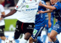 Bassombeng en match du championnat suédois avec son club Örebro Sk