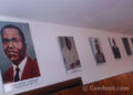 Les portraits des anciens présidents de l'Union sportive de Douala exposés sur un mur du siège du club