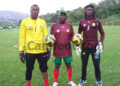 Les deux gardiens et le coach des gardiens Mboyong