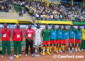 Le banc de touche camerounais pendant l'hymne national