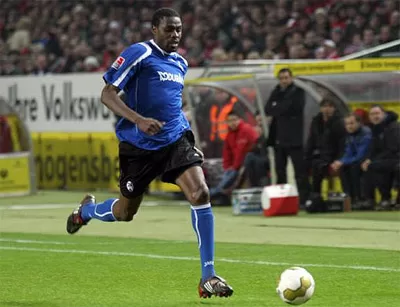 Mohamadou Idrissou, meilleur buteur du leader SC Freiburg