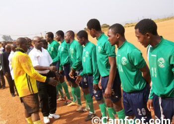 Le délégué des sports salue les deux formations (Ici Petro-sport)