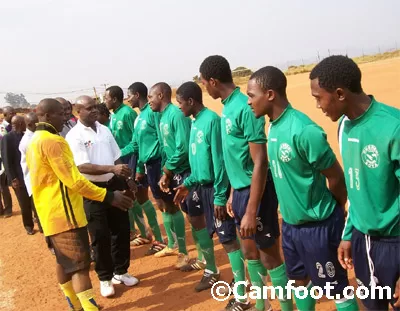 Le délégué des sports salue les deux formations (Ici Petro-sport)