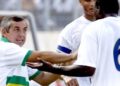 Alain Giresse avec ses joueurs lors d'un match en Côte d'Ivoire en 2006