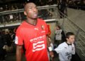 Stéphane Mbia, parti à l'OM à l'intersaison, est au centre d'une discorde entre son club formateur, la KSA, et Rennes.(L'Equipe)