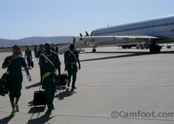 Les Lions à leur descente d'avion à Fès