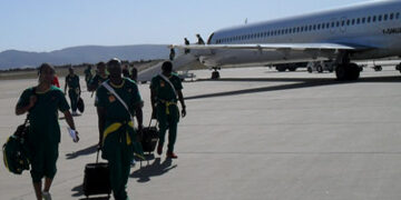 Les Lions à leur descente d'avion à Fès