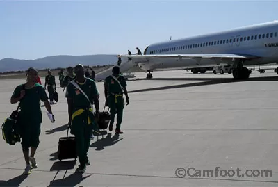 Les Lions à leur descente d'avion à Fès
