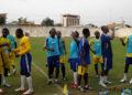 Les joueurs de Tiko se désaltèrent après les entrainements