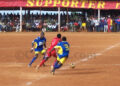 Phase de jeu Racing (D3, en rouge) contre Sable (D1) à Bafoussam (1-0)