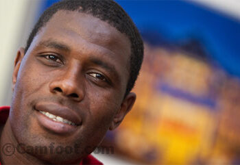 Mohamadou Idrissou, en conférence de presse à Lienz